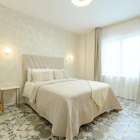 Most Beautiful apartment - 1st line - ocean, cliffs, port view - Home2Rest *