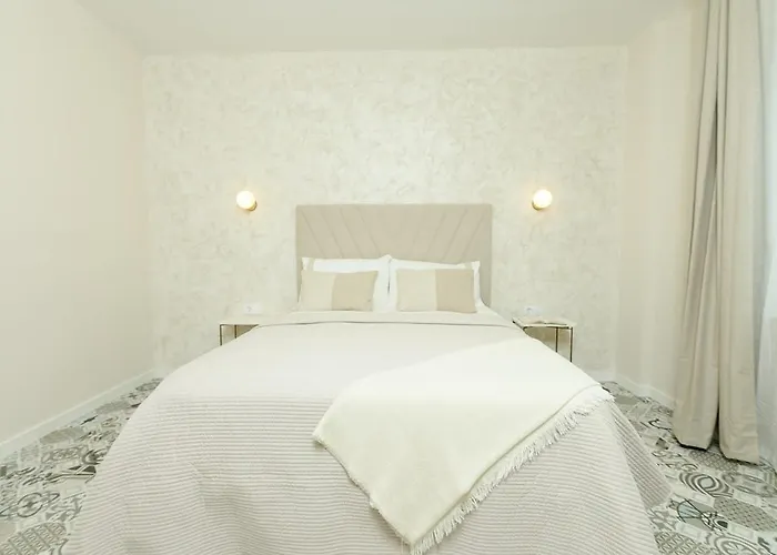 Beautiful - 1st Line - Home2rest