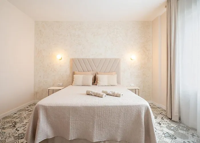 Beautiful - 1st Line - Home2rest